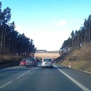 Pro pět minut riskoval život svůj i osádky protijedoucího vozu