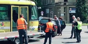 Střet tramvaje s osobním vozidlem