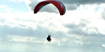 Výzva policie: Hledá se paraglidista co létal u Sušice