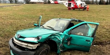 Při nehodě vážně zraněnou ženu transportoval do nemocnice vrtulník