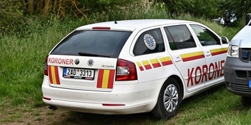 Policisté již znají totožnost oběšeného muže