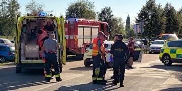 Střet auta s cyklistkou přímo před vchodem do zoologické zahrady