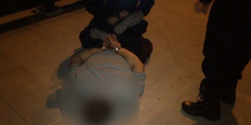 Rozbil výlohu a pak chtěl napadnout i svědkyni