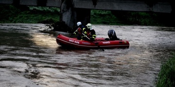 Opilé ženy řádily, vyvolaly pátrací akci a nakonec se jedna málem utopila