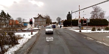 POLICISTÉ PÁTRAJÍ PO SVĚDCÍCH NEHODY V CHRÁSTU