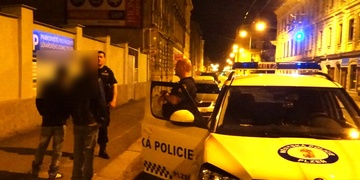 Šestnáctiletý se dvěma promile se pral se strážníky