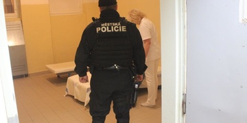 Zásah proti ženě v tramvaji