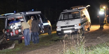 Nedaleko dálnice nalezena dvě těla, jde o násilnou smrt