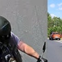 Jezdec na motocyklu po nehodě ujel, nepoznáte ho právě vy?