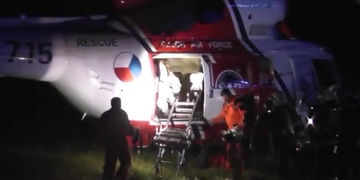 Letecká záchranná služba přistávala u popáleného mladíka