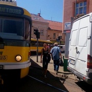 Vietnamec zablokoval tramvaje a tak mu cestující auto odnesli