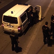 Recidivista se během čtvrt hodiny vloupal do tří vozidel a pak utíkal před policií