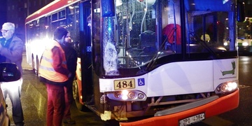 Havárie autobusu a dodávky U Pietasu