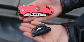 Záchranáři a hasiči doporučují: Pořiďte si rozbíječ skel!