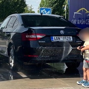 Zloděj vnikl do domu, kde odcizil klíče od vozu, kterým poté odjel