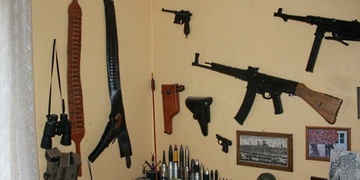 Sběratel hromadil zbraně, zbrojní průkaz však neměl