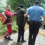 Byl zcela promočený, prochladlý, močil pod sebe a čekal na smrt nebo zázrak