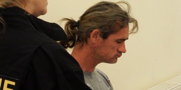 Vraha od nemocnice právě soud poslal do vazby