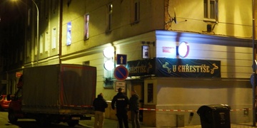 Útočník s nožem ze Slovan byl zadržen