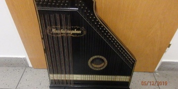 Nepostrádáte mandolinophon?