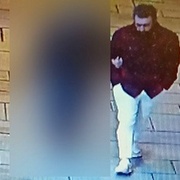 Policie pátrá po muži, který měl donutit ženu k orálnímu sexu.