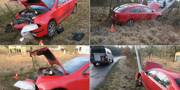 Projel plotem, porazil stromy a naboural do sloupu