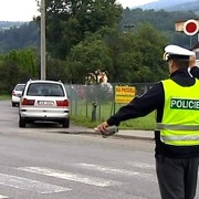 Obě auta ve viditelně špatném technickém stavu a oba řidiči se zákazy řízení