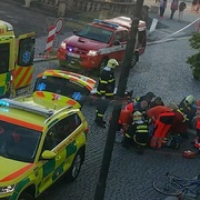 Motorkářka havarovala, cyklistka srazila chodkyni