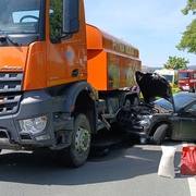Během střetu osobního auta s cisternou byly zraněny tři malé děti a jedno z nich bohužel vážně