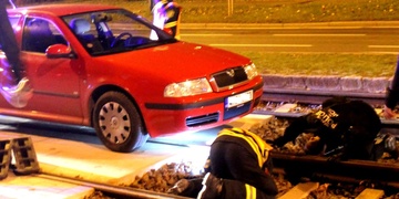 Rvačka se strážníky, epileptička s úmyslem spáchat sebevraždu i plná záchytka