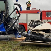 Řidič střet s autobusem nepřežil