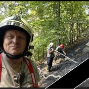 Hasiče Ing. Jana Dvořáka při požáru zavalil hořící strop