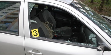 Vandal Na Belánce poničil auta, škoda je 45 tisíc
