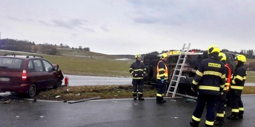 Střet dodávky s osobním vozem