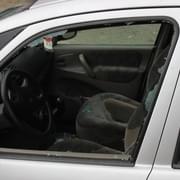 Další vykradené auto, nyní pod mostem Generála Pattona