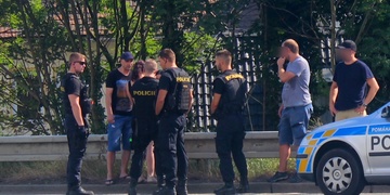 Rumuni napadli muže v tramvaji