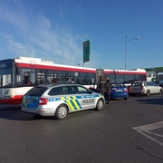 Střet s autobusem i sražená seniorka