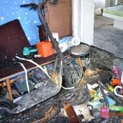 Výbuch baterie elektrokoloběžky zničil byt