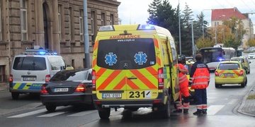 Sražená devítiletá holčička na přechodu u základní školy!