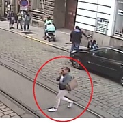 Policisté pátrají po svědcích pobodání žen u Continentalu