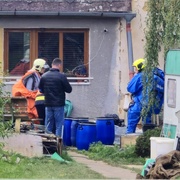 Na místě střelby byly nalezeny nebezpečné chemikálie