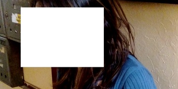 Bosá žena s téměř třemi promile děsila obyvatele domu