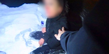 Zoufalý nářek v sídlištním parku