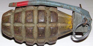 Ve sběrném dvoře nalezli granát, museli ho odpálit nedaleko