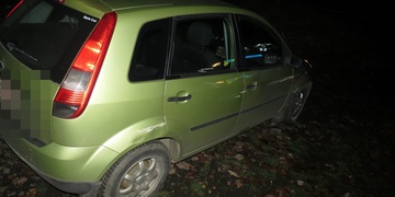 Řidič vytlačil ze silnice auto s ženou i dítětem a ujel