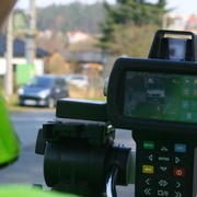 Devatenáctiletá řidička městem prosvištěla téměř stovkou
