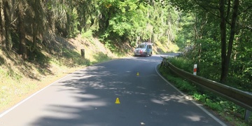 Řidič srazil cyklistu, vážně ho zranil, neposkytl mu pomoc a z místa ujel