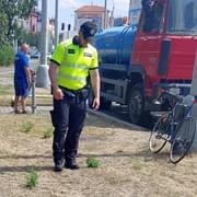 Viděli jste střet cyklisty a muže jedoucího na elektrokoloběžce u Rondelu v Plzni?