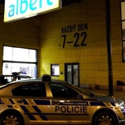 Incident v prodejně Albert museli policisté vyřešit donucovacími prostředky