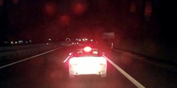 Mladý řidič opakovaně vybržďoval autobus plný lidí